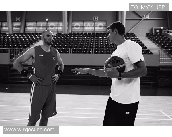 足球明星深情缅怀已故家人珍贵照片记录温馨回忆与感人瞬间